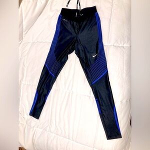 Nike dry fit leggings with back zip pocket